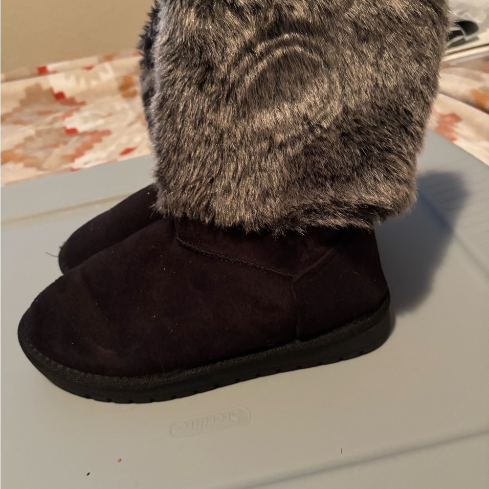 Women's Black Winter Boots with Faux Fur